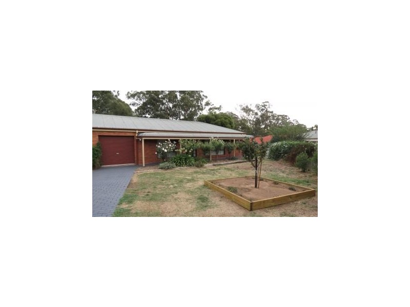 2/5 Lambruk Court, Kennington VIC 3550