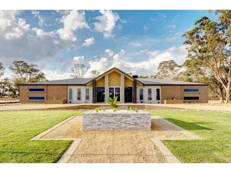 5 Bettys Avenue, Junortoun VIC 3551