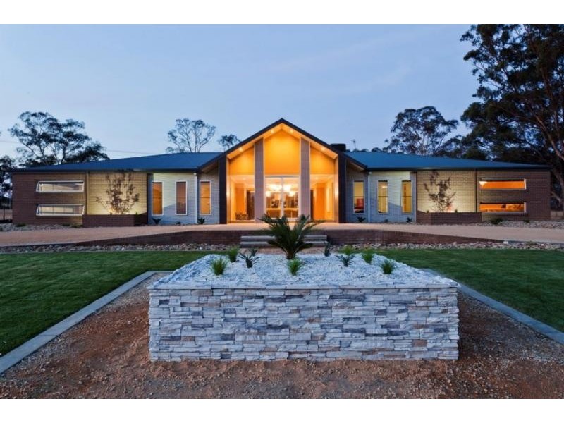 5 Bettys Avenue, Junortoun VIC 3551