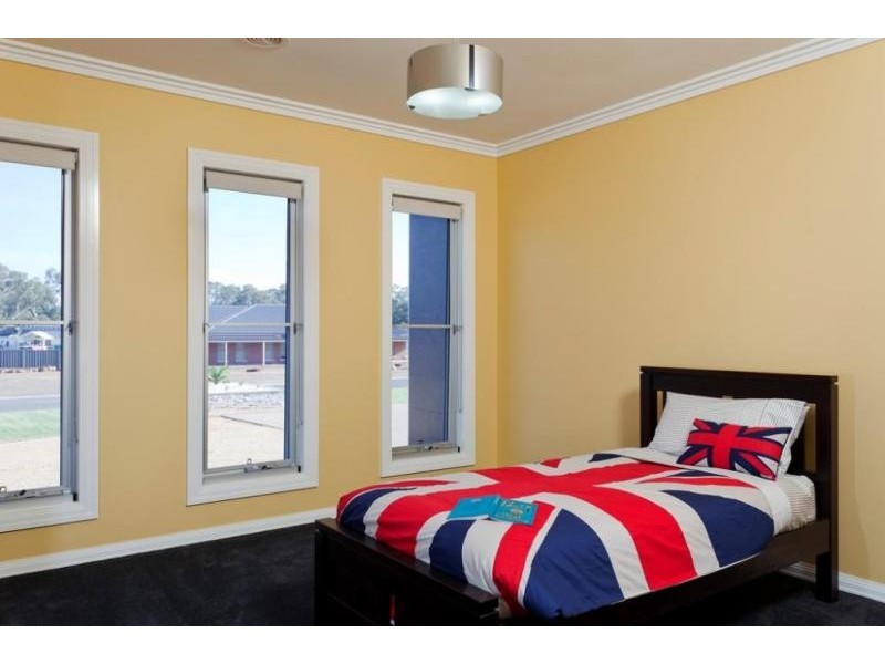 5 Bettys Avenue, Junortoun VIC 3551