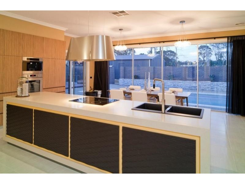 5 Bettys Avenue, Junortoun VIC 3551