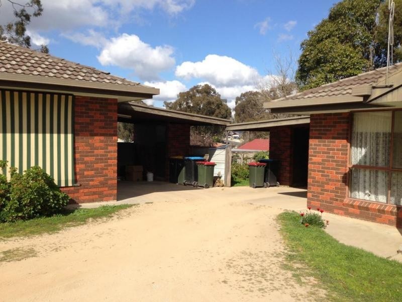 1/4 Richard Drive, Kangaroo Flat VIC 3555