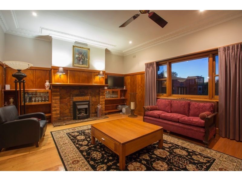 20 Harkness Street, Quarry Hill VIC 3550