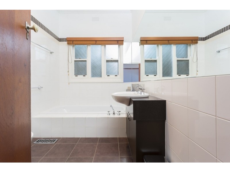 20 Harkness Street, Quarry Hill VIC 3550