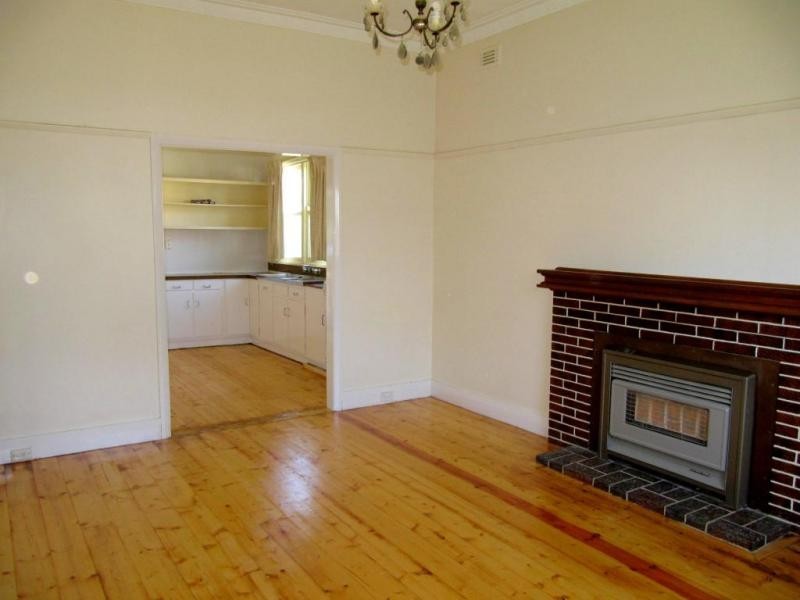 31 Osborne Street, Flora Hill VIC 3550