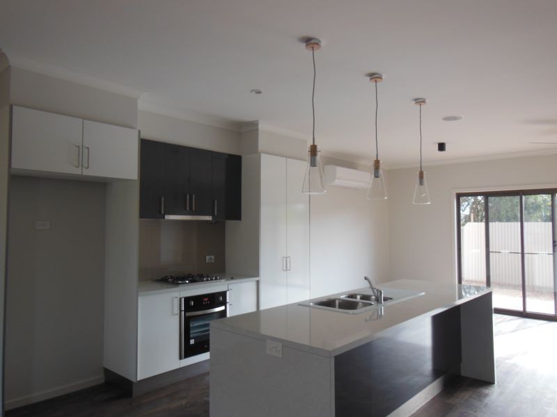 2/3 Leigh Avenue, Kennington VIC 3550