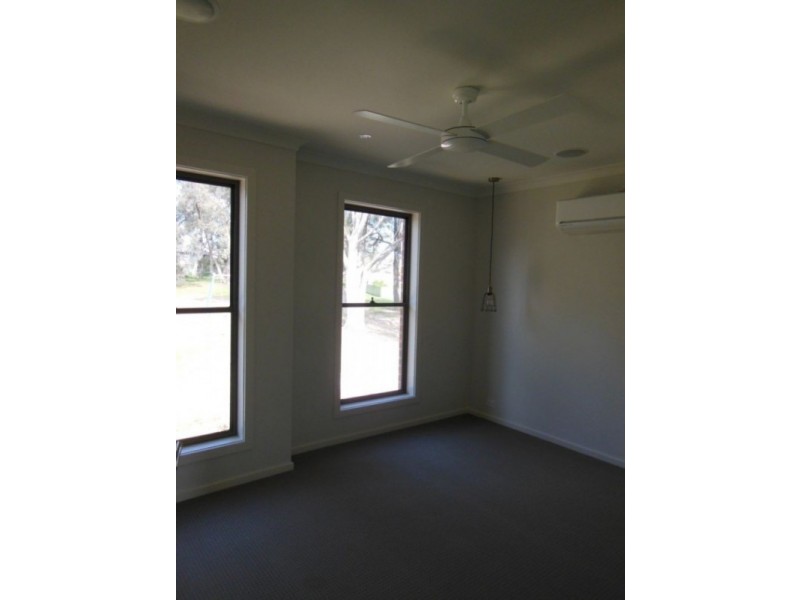 2/3 Leigh Avenue, Kennington VIC 3550