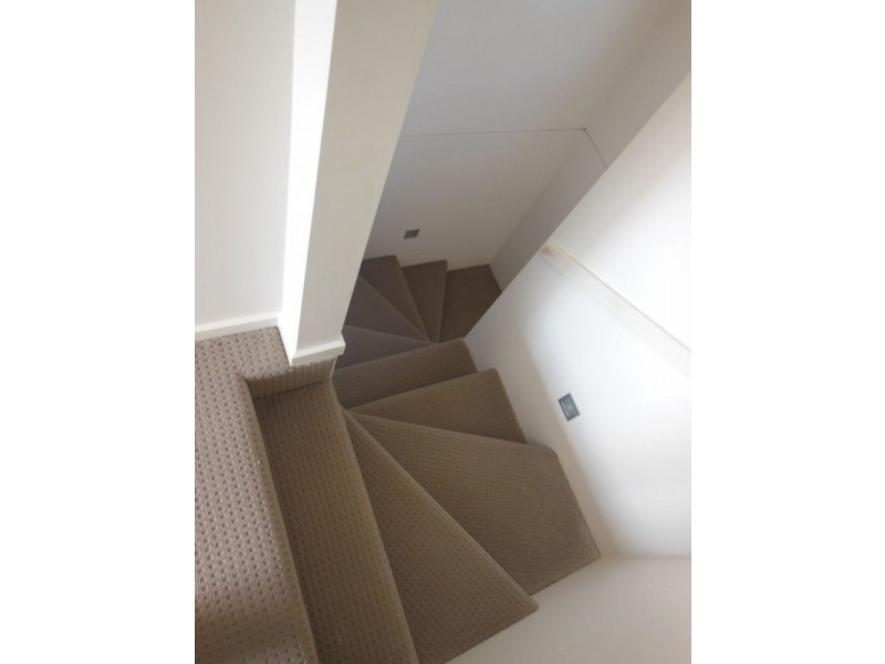 2/3 Leigh Avenue, Kennington VIC 3550