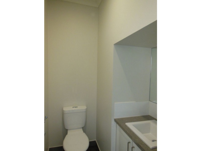 2/3 Leigh Avenue, Kennington VIC 3550