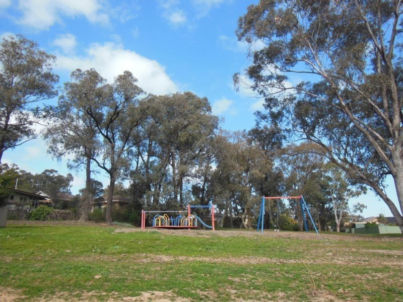 2/3 Leigh Avenue, Kennington VIC 3550