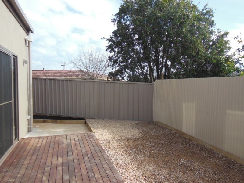 2/3 Leigh Avenue, Kennington VIC 3550