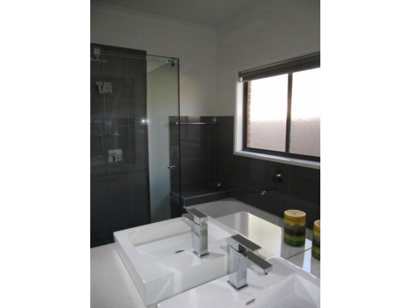 1A Akoonah Drive, Golden Square VIC 3555