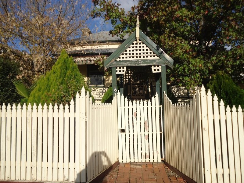 99 GLADSTONE STREET, Quarry Hill VIC 3550