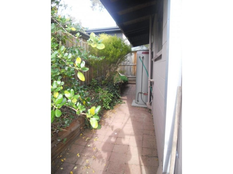 1/74 LOWNDES STREET, Kennington VIC 3550