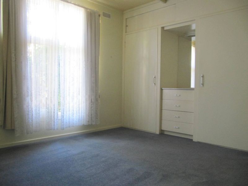 4 Reception Avenue, Strathdale VIC 3550