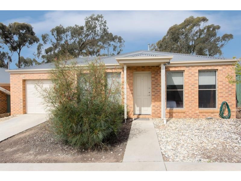 3/6 St.George Park Drive, Kangaroo Flat VIC 3555