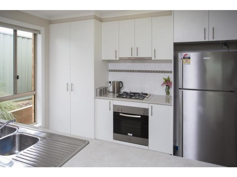 3/6 St.George Park Drive, Kangaroo Flat VIC 3555