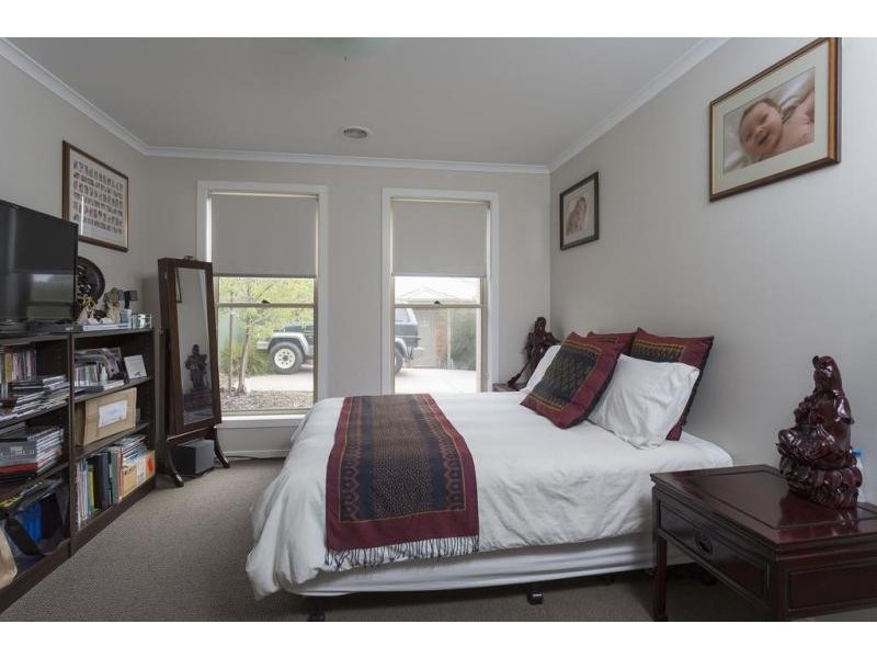 3/6 St.George Park Drive, Kangaroo Flat VIC 3555