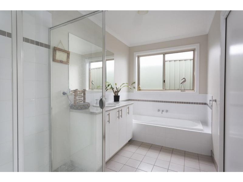 3/6 St.George Park Drive, Kangaroo Flat VIC 3555