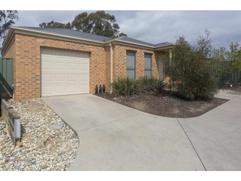 3/6 St.George Park Drive, Kangaroo Flat VIC 3555
