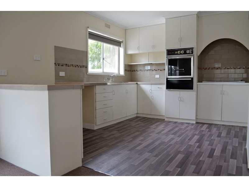 1/3 Park Street, Strathdale VIC 3550