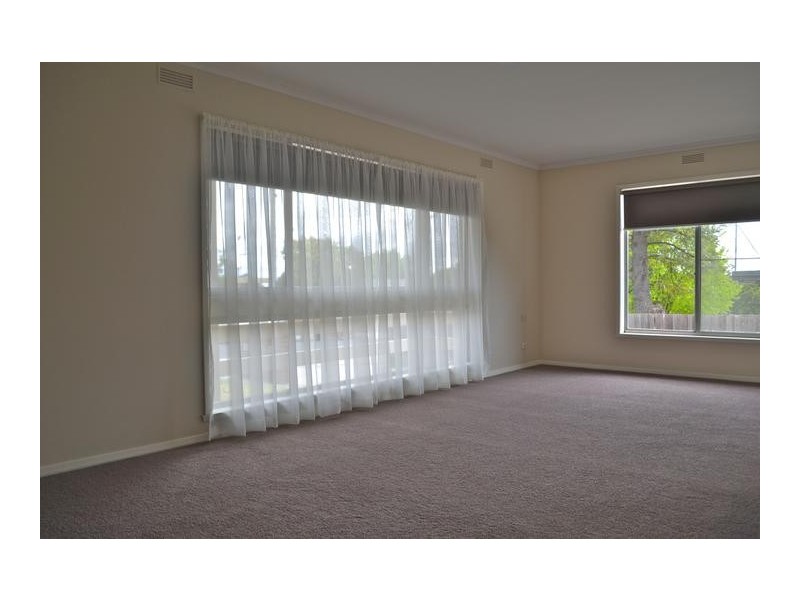 1/3 Park Street, Strathdale VIC 3550