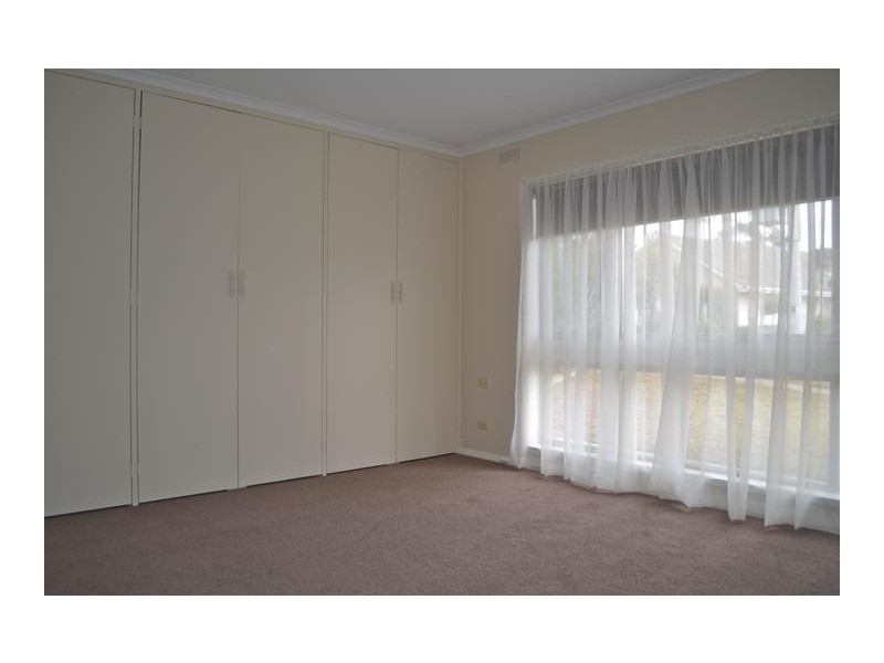 1/3 Park Street, Strathdale VIC 3550