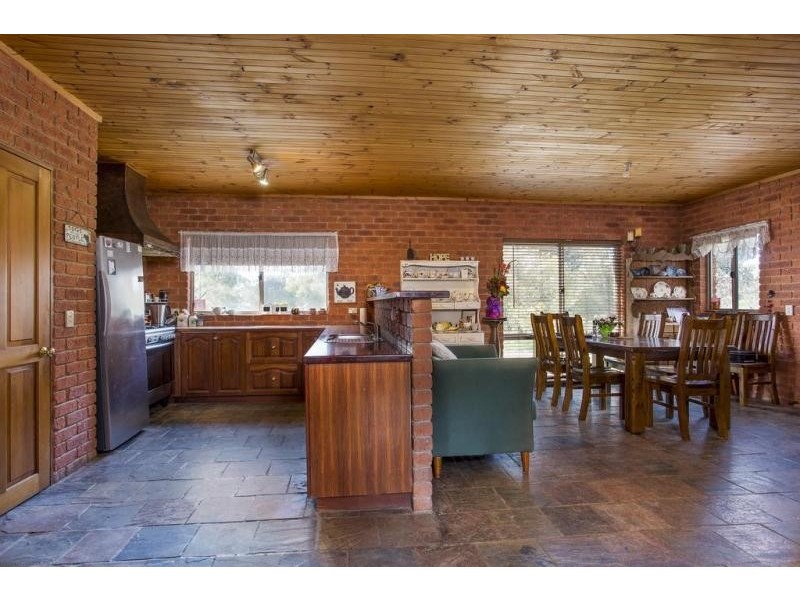 10 Glenelg Drive, Maiden Gully VIC 3551