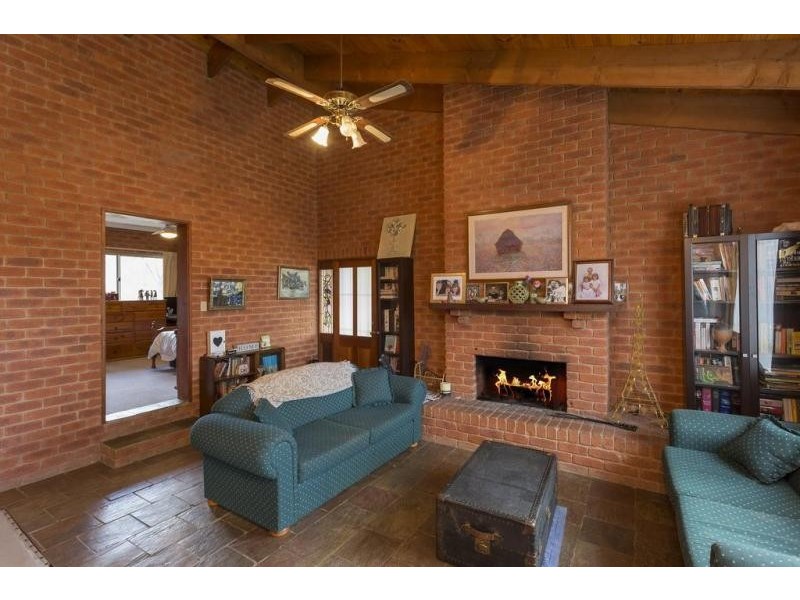 10 Glenelg Drive, Maiden Gully VIC 3551