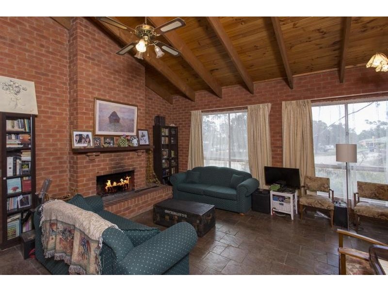 10 Glenelg Drive, Maiden Gully VIC 3551