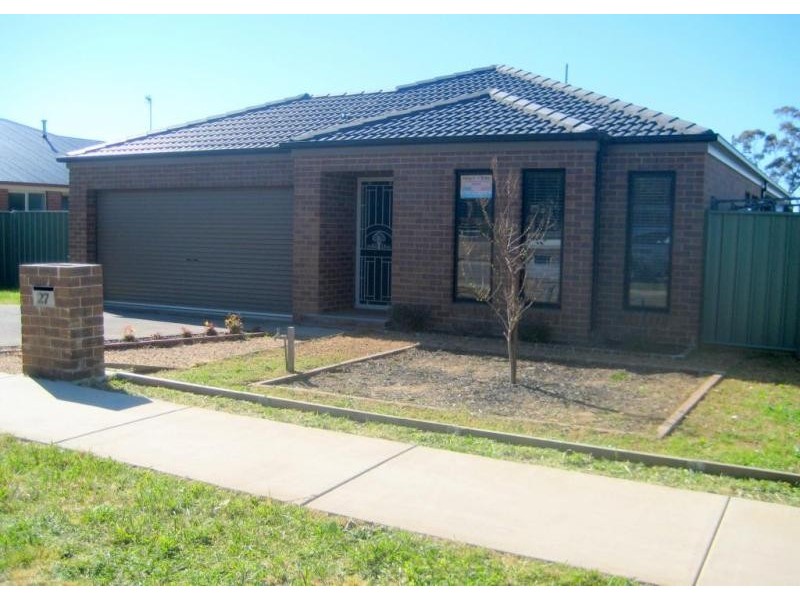 27 Irontree Close, Kangaroo Flat VIC 3555