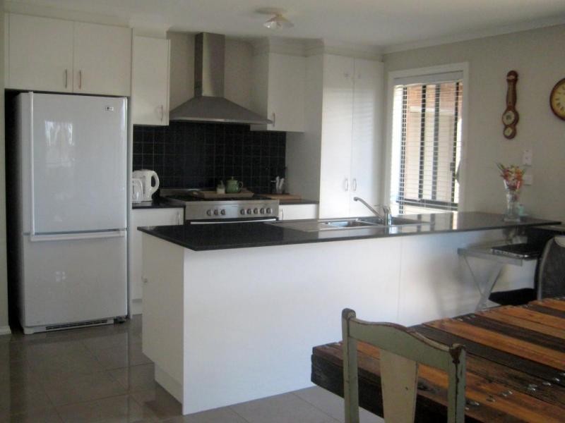 27 Irontree Close, Kangaroo Flat VIC 3555