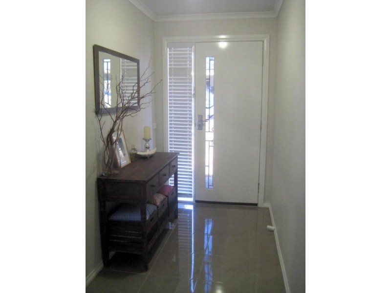 27 Irontree Close, Kangaroo Flat VIC 3555