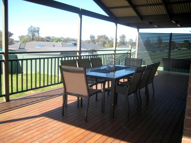 27 Irontree Close, Kangaroo Flat VIC 3555