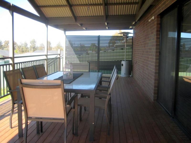 27 Irontree Close, Kangaroo Flat VIC 3555