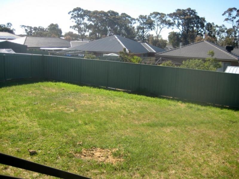 27 Irontree Close, Kangaroo Flat VIC 3555