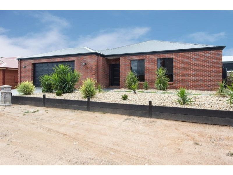 34 Bowles Road, Epsom VIC 3551