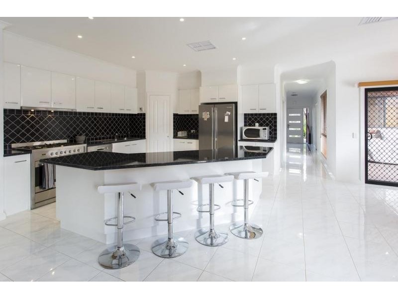 34 Bowles Road, Epsom VIC 3551