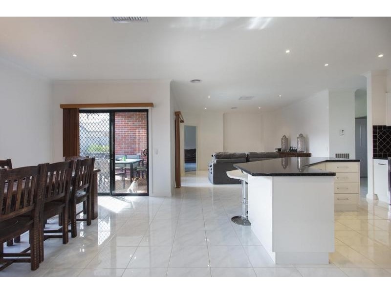 34 Bowles Road, Epsom VIC 3551