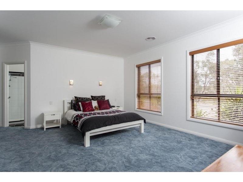 34 Bowles Road, Epsom VIC 3551