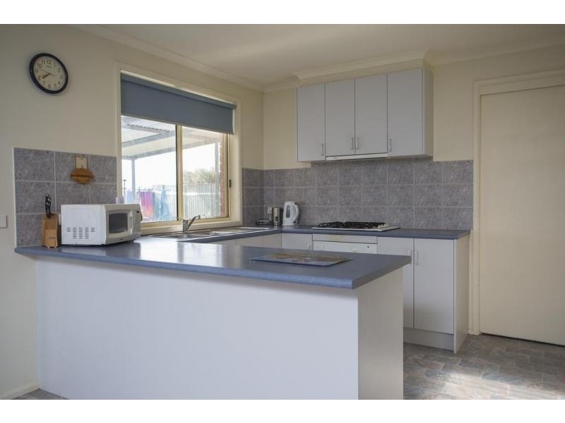 27 Cassandra Crescent, Epsom VIC 3551