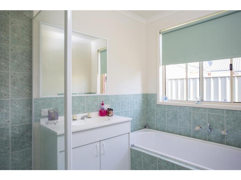 27 Cassandra Crescent, Epsom VIC 3551