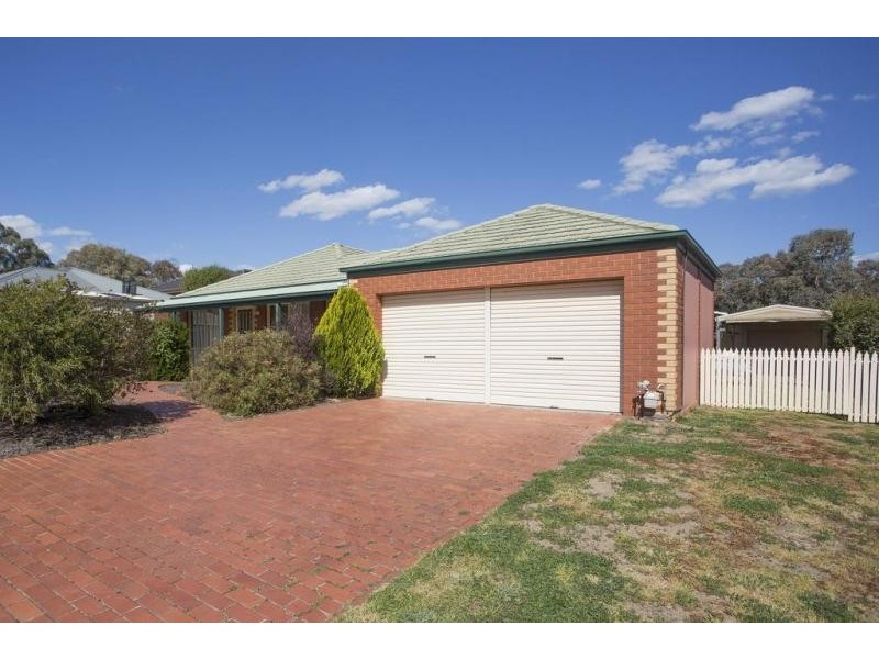 2 Joshua Court, Flora Hill VIC 3550