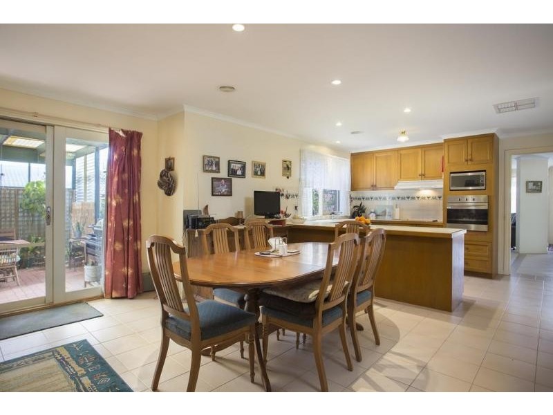 2 Joshua Court, Flora Hill VIC 3550
