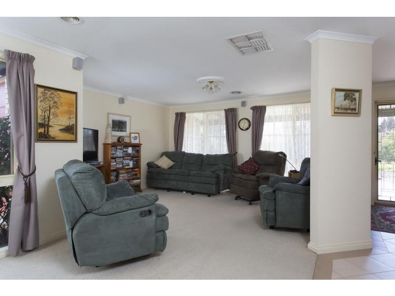 2 Joshua Court, Flora Hill VIC 3550