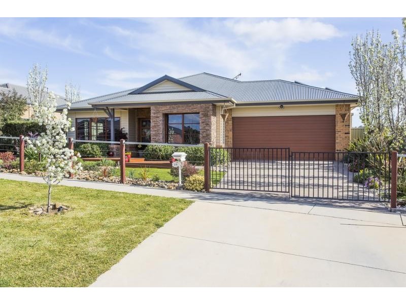 25 Lanark Drive, Junortoun VIC 3551