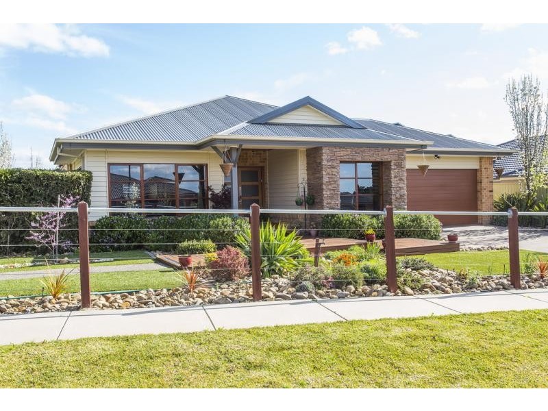 25 Lanark Drive, Junortoun VIC 3551