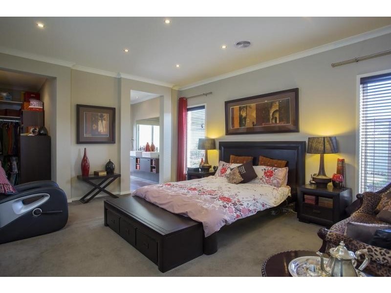 25 Lanark Drive, Junortoun VIC 3551