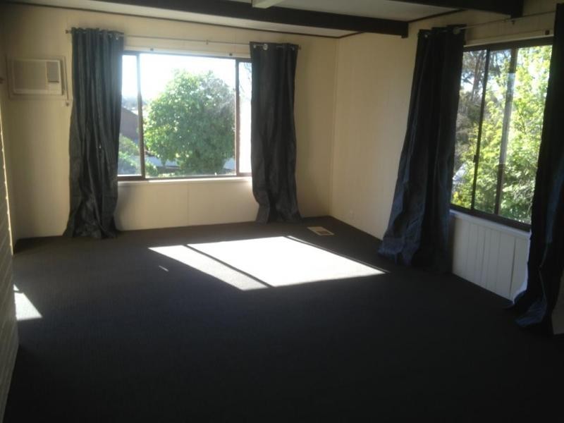 19 Leigh Avenue, Flora Hill VIC 3550