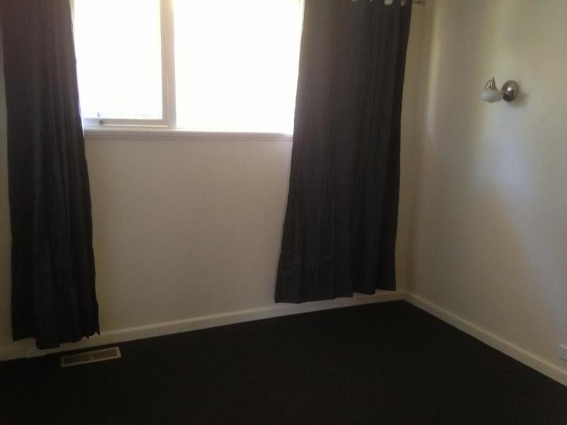 19 Leigh Avenue, Flora Hill VIC 3550